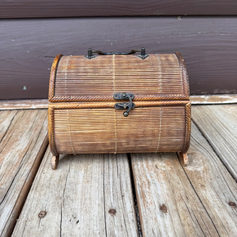 HD Design Slatted Bamboo Wooden Treasure Chest Jewelry Keepsake Box Latch Handle
